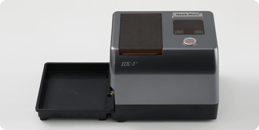 Hawk-Matic HK-3 in der Frontansicht mit magnetischer Auffangschale