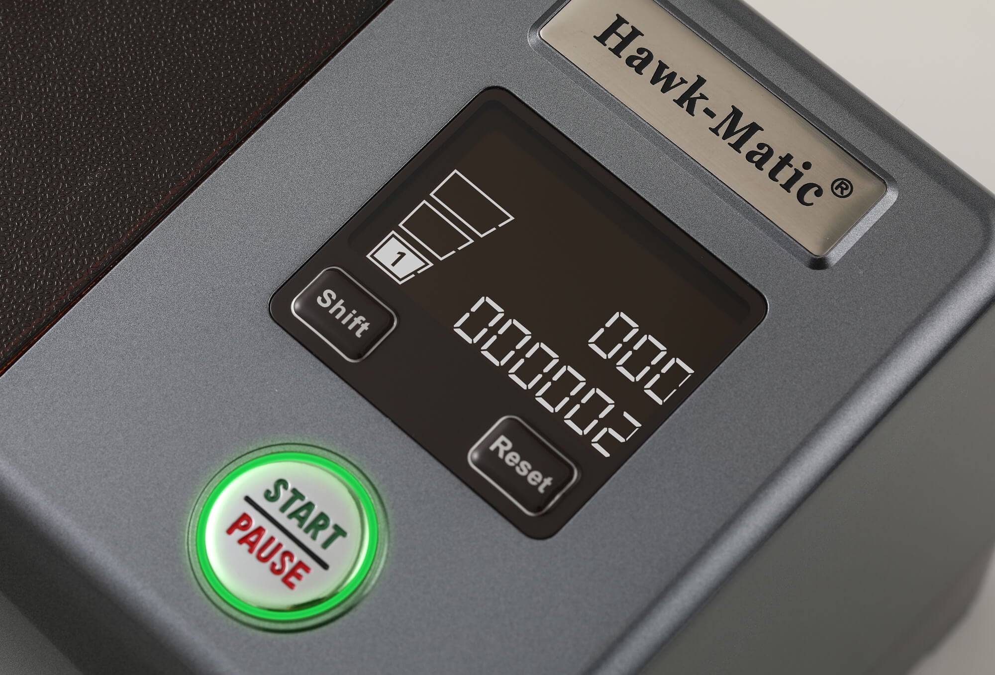 LCD-Display mit Zähler und beleuchteter Start-/Pause-Taste der Hawk-Matic HK-3