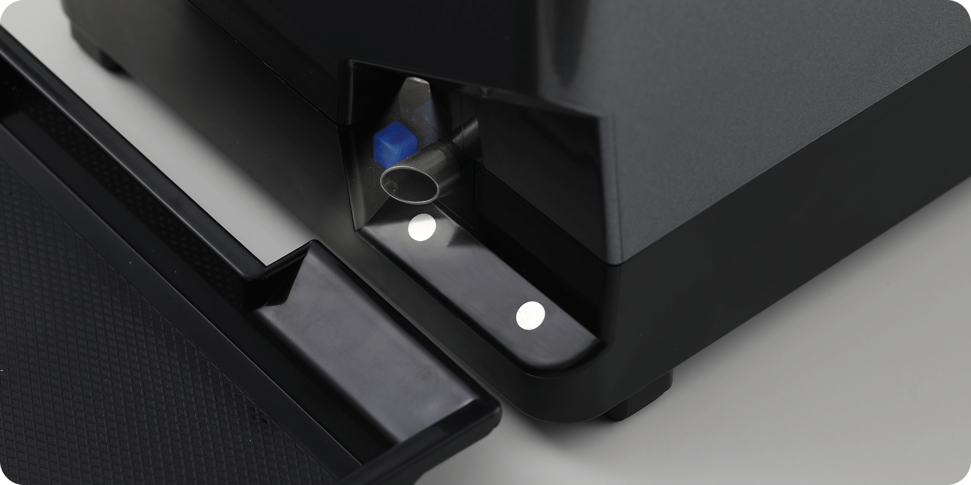 Beleuchteter Hülsenstutzen und magnetische Auffangschale der Hawk-Matic HK-3