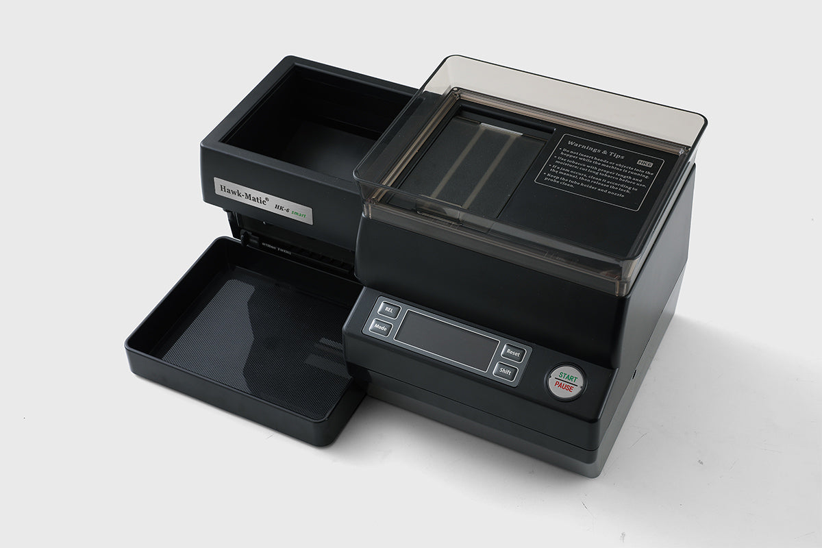 Hawk-Matic HK-6 vollautomatische Stopfmaschine in Schwarz mit Hülsenmagazin, Tabakbehälter und Auffangschale