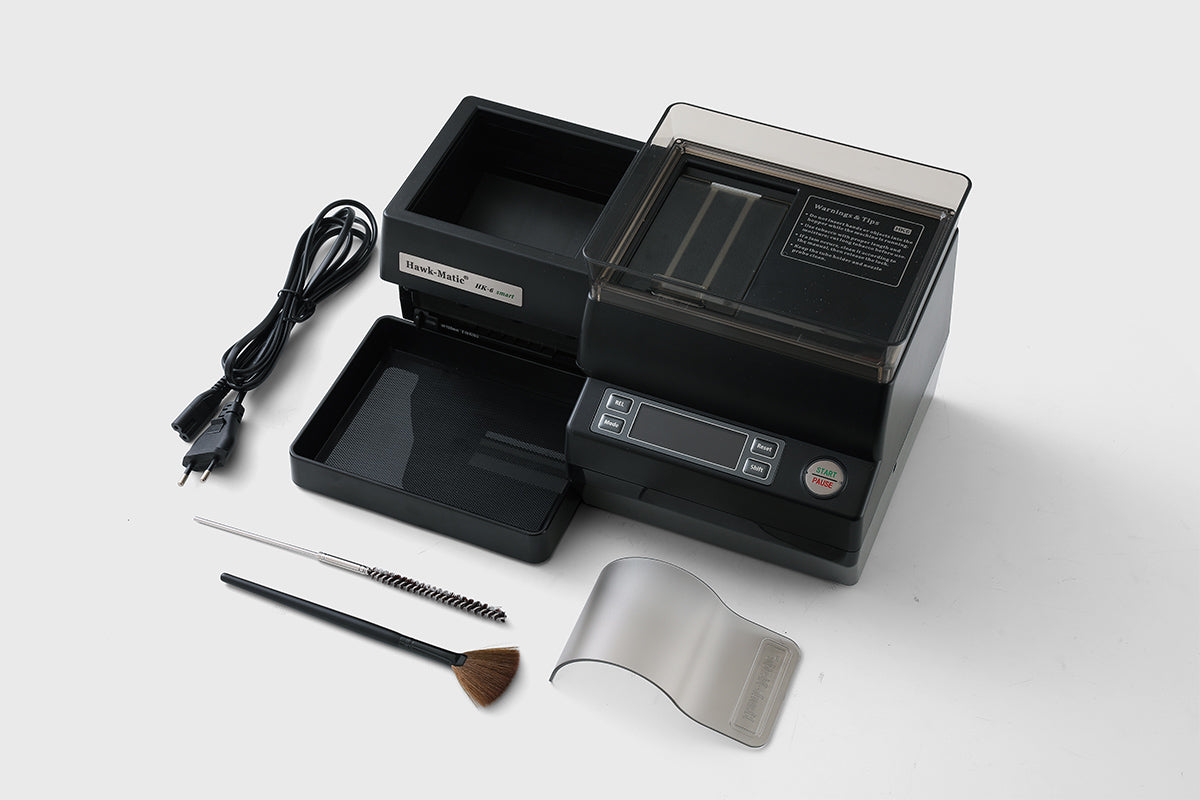 Lieferumfang der Hawk-Matic HK-6 mit Netzkabel, Reinigungswerkzeug, Reinigungsbürste und Zubehör