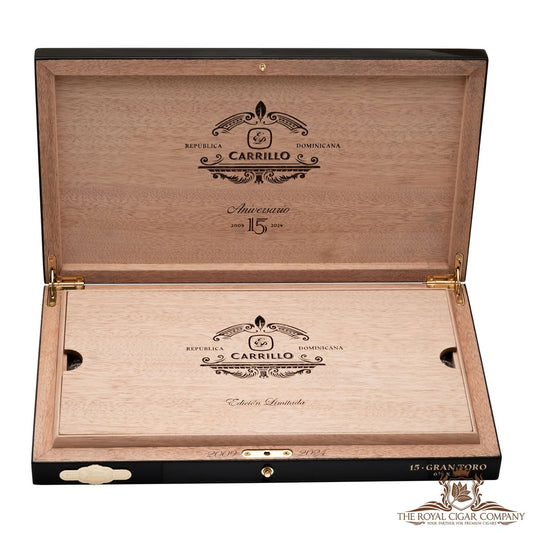 E.P. Carrillo 15th Anniversary Gran Toro – geöffnete Kiste mit Zigarren