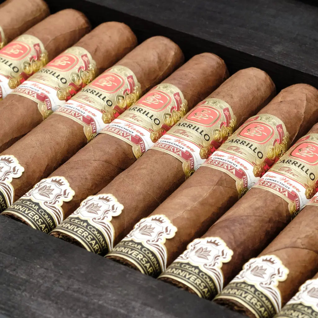 Anniversary Ernesto Perez-Carrillo Toro – Zigarren in der geöffneten Jubiläumskiste