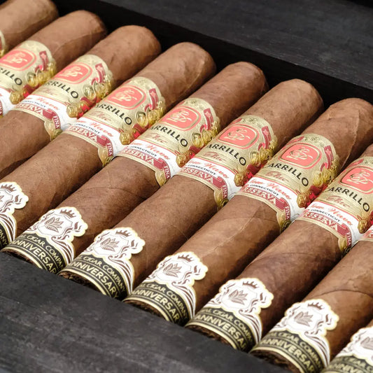 Anniversary Ernesto Perez-Carrillo Toro – Zigarren in der geöffneten Jubiläumskiste
