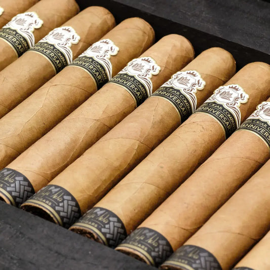 Anniversary Flor de Selva Toro – Zigarren der Jubiläumsedition nebeneinander